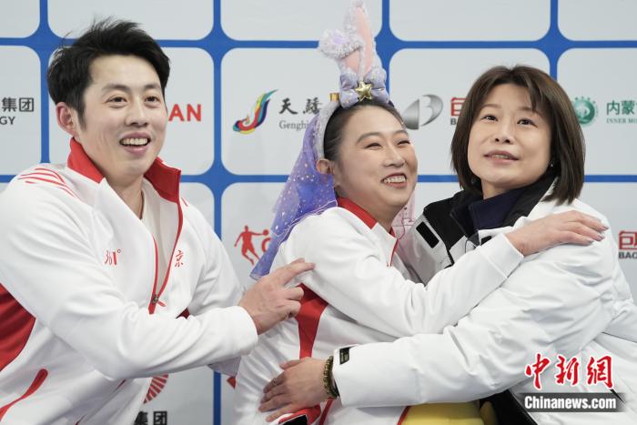 十四冬花滑公开组诞生两枚金牌：彭程／王磊夺