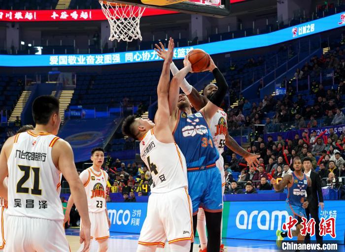 四川男篮主场111-105逆转吉林，萨姆纳成为翻盘核