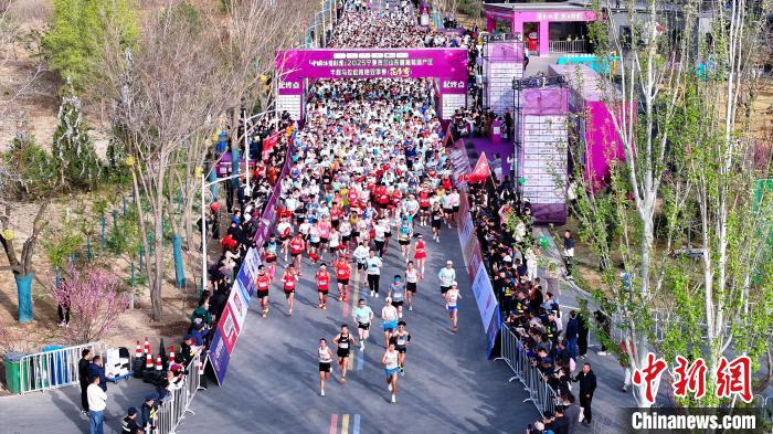 宁夏贺兰山东麓半马融合葡萄酒文化AI科技助跑