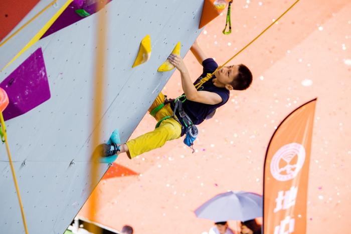 广西乐业举办第七届全国少年攀岩锦标赛 32项冠