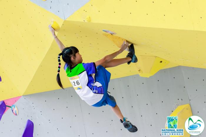 广西乐业举办第七届全国少年攀岩锦标赛 32项冠