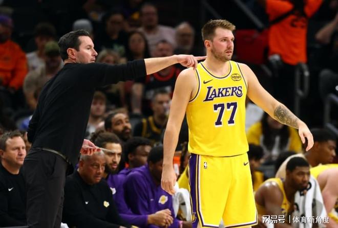 湖人虽败犹荣展现韧性，季后赛前景光明