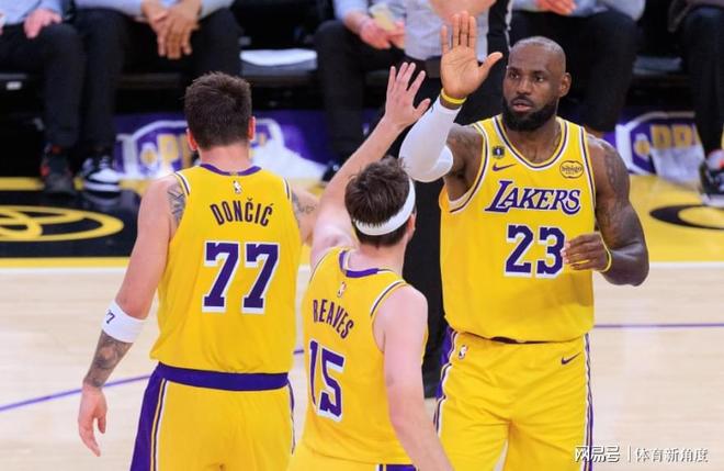 湖人虽败犹荣展现韧性，季后赛前景光明