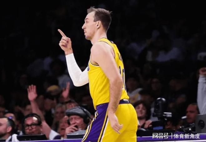 湖人虽败犹荣展现韧性，季后赛前景光明