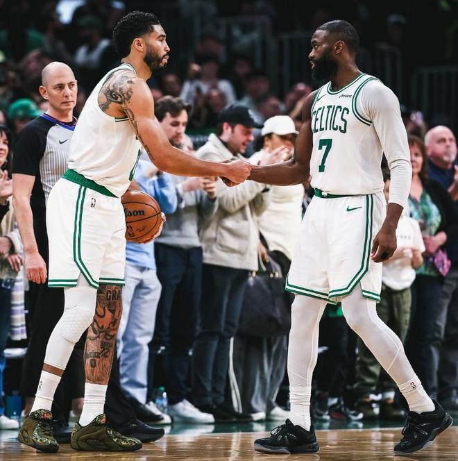 字母哥缺席雄鹿溃败凯尔特人双星闪耀大胜