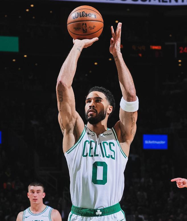 字母哥缺席雄鹿溃败凯尔特人双星闪耀大胜