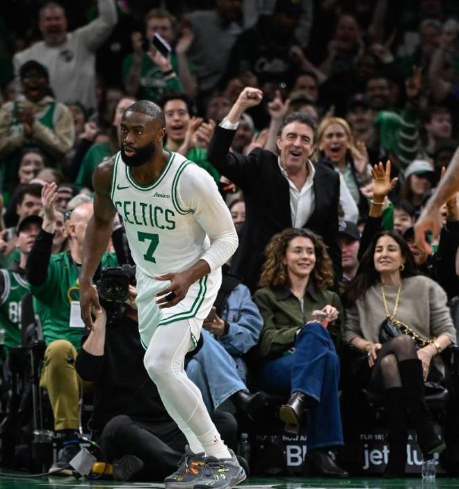 字母哥缺席雄鹿溃败凯尔特人双星闪耀大胜