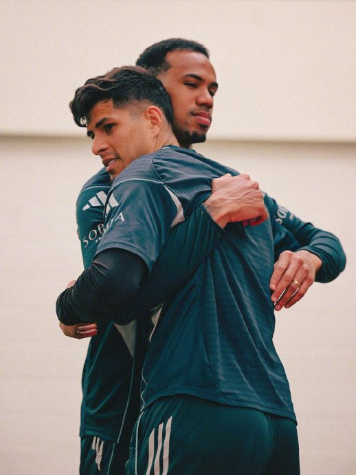 阿森纳全力备战曼城 多名球员现身训练场