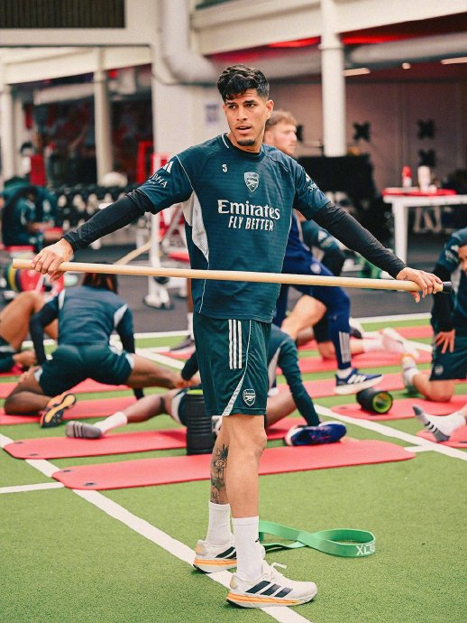 阿森纳全力备战曼城 多名球员现身训练场