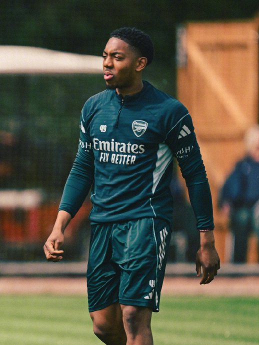 阿森纳全力备战曼城 多名球员现身训练场