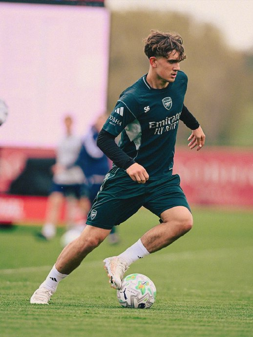 阿森纳全力备战曼城 多名球员现身训练场